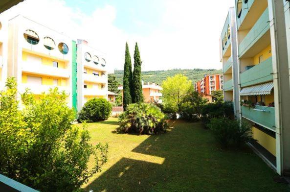 Riva Walk To Lake Exterior photo